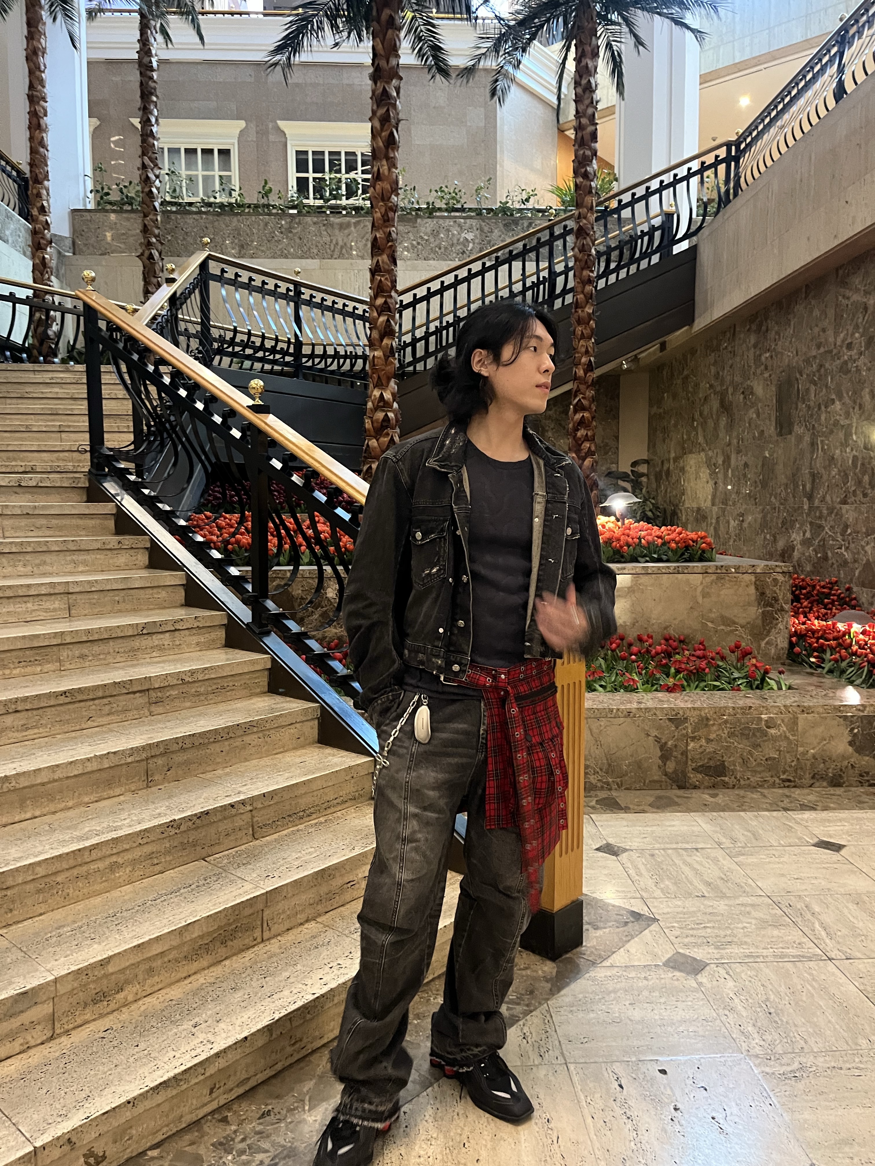 Nike x Martine Rose Shox MR4 Black, Vacant Archive Bajess Layered Skirt Belt Check Red 착용 스타일 - 1
