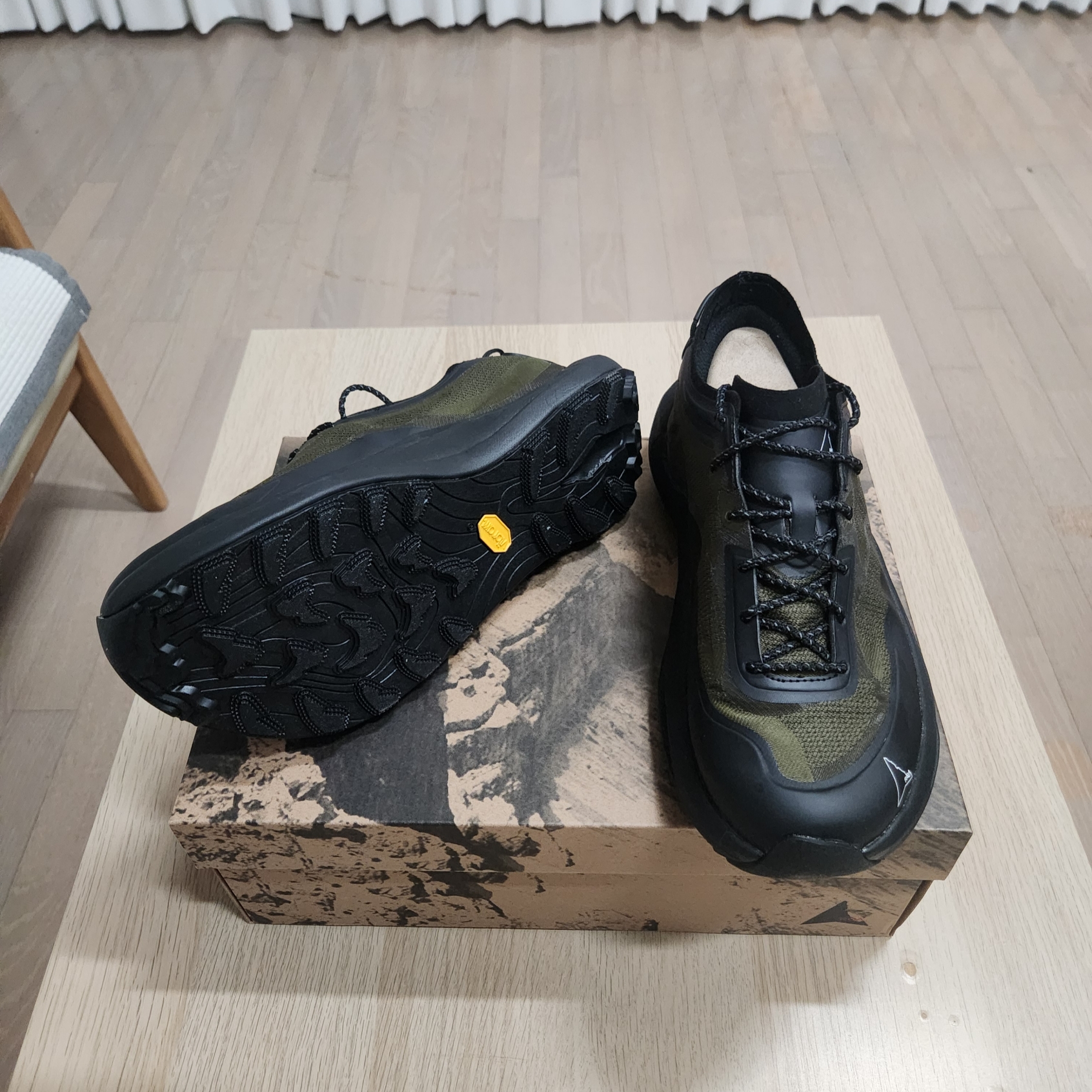 Roa Sella Olive Black 착용 스타일 - 9