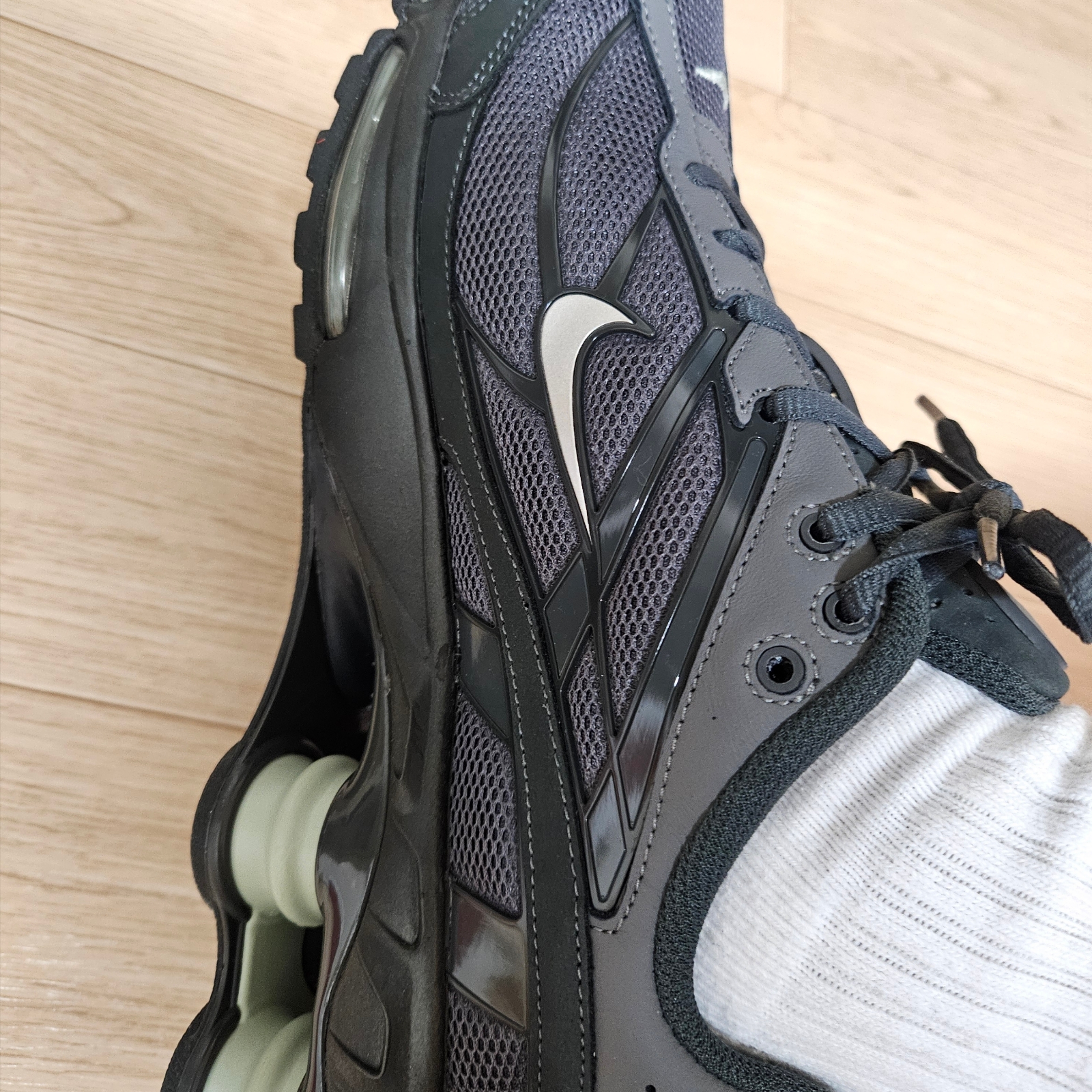 Nike Shox Ride 2 Iron Grey and Anthracite 착용 스타일 - 1