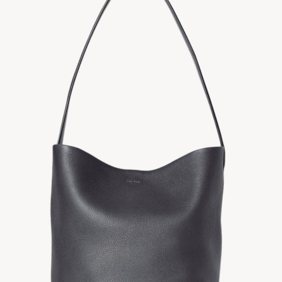 The Row Medium N/S Park Tote in Leather Black 착용 스타일
