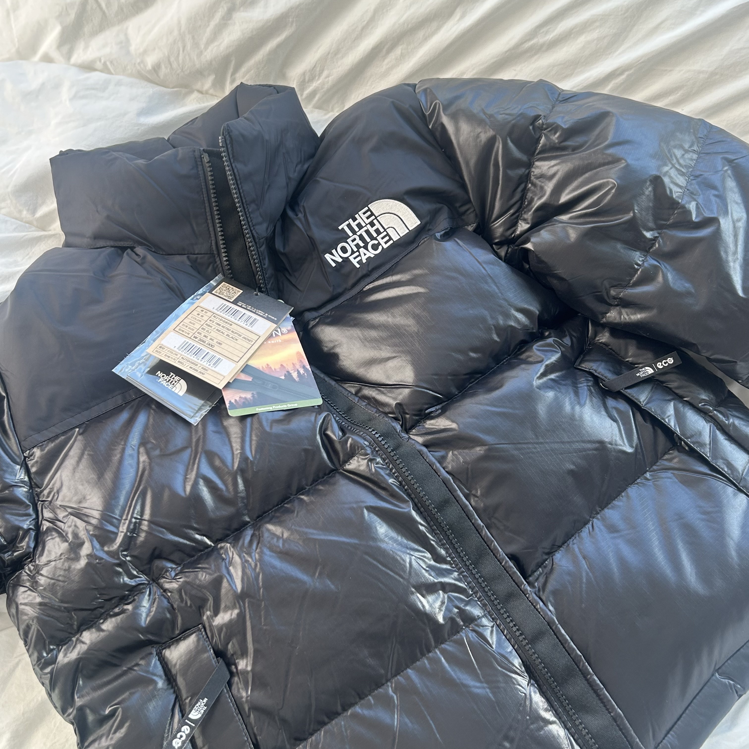 (W) The North Face 1996 Eco Nuptse Jacket Real Black - 24FW 착용 스타일