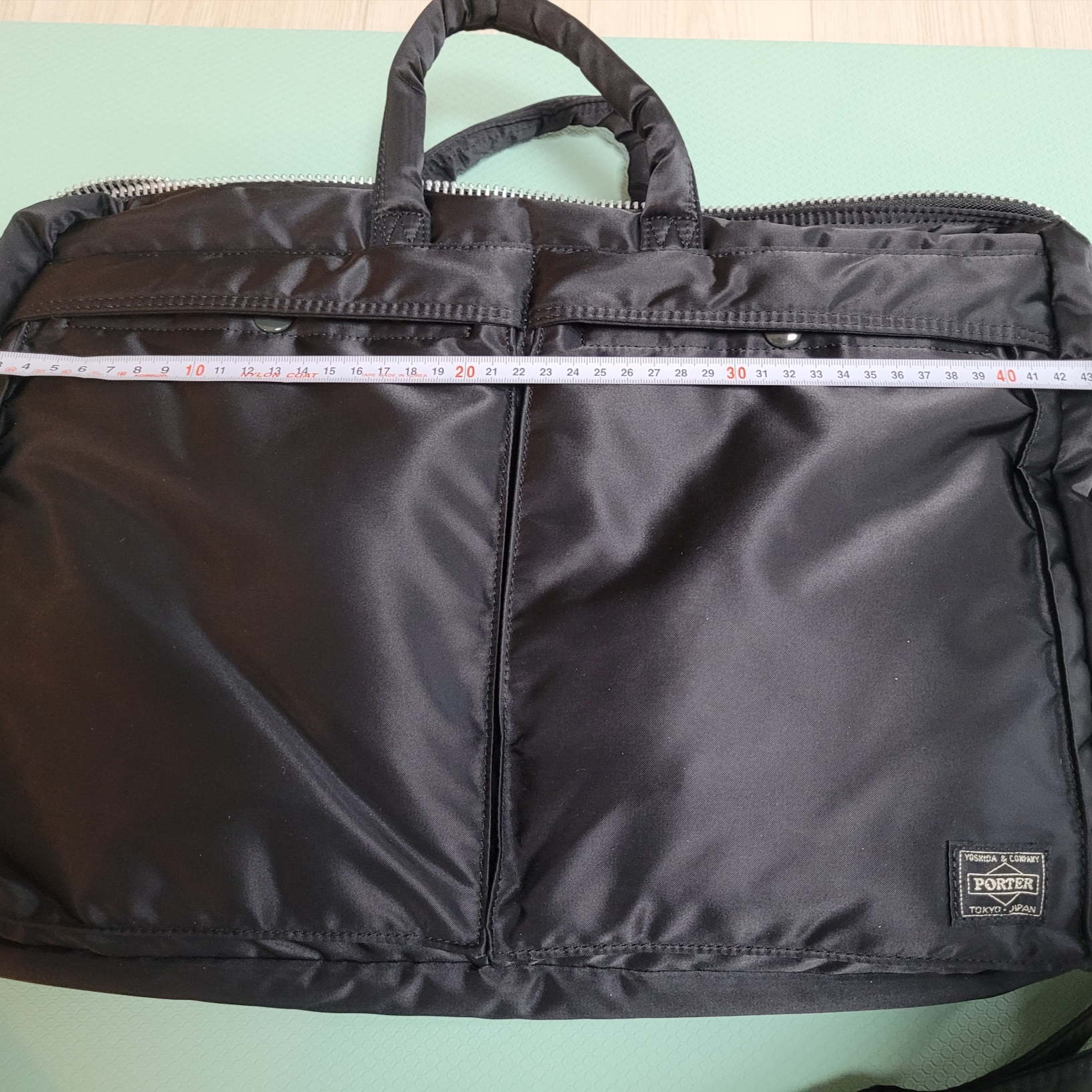 Porter Tanker 2Way Briefcase Black 착용 스타일 - 2