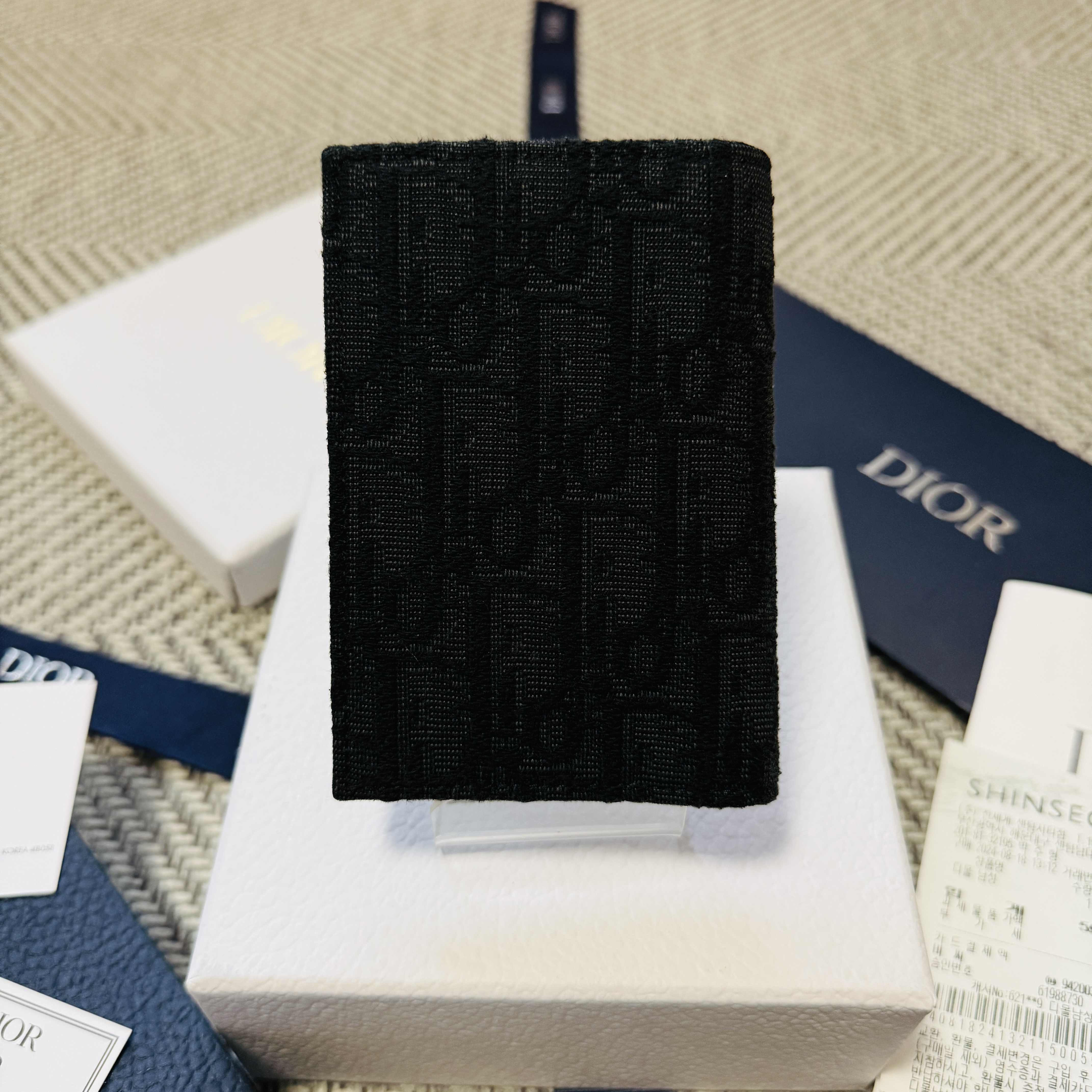 Dior Bi-Fold Card Holder Black Dior Oblique Jacquard 착용 스타일 - 4