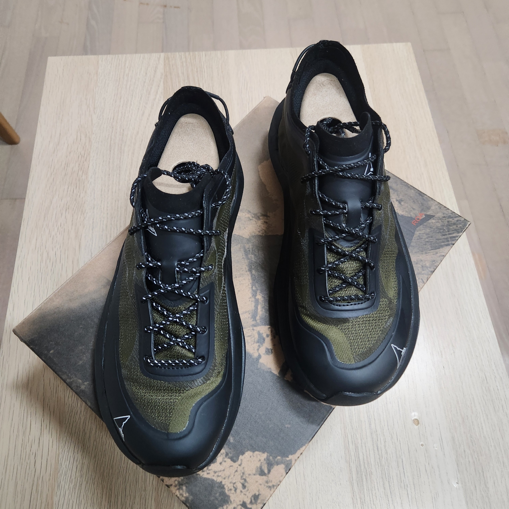 Roa Sella Olive Black 착용 스타일 - 2