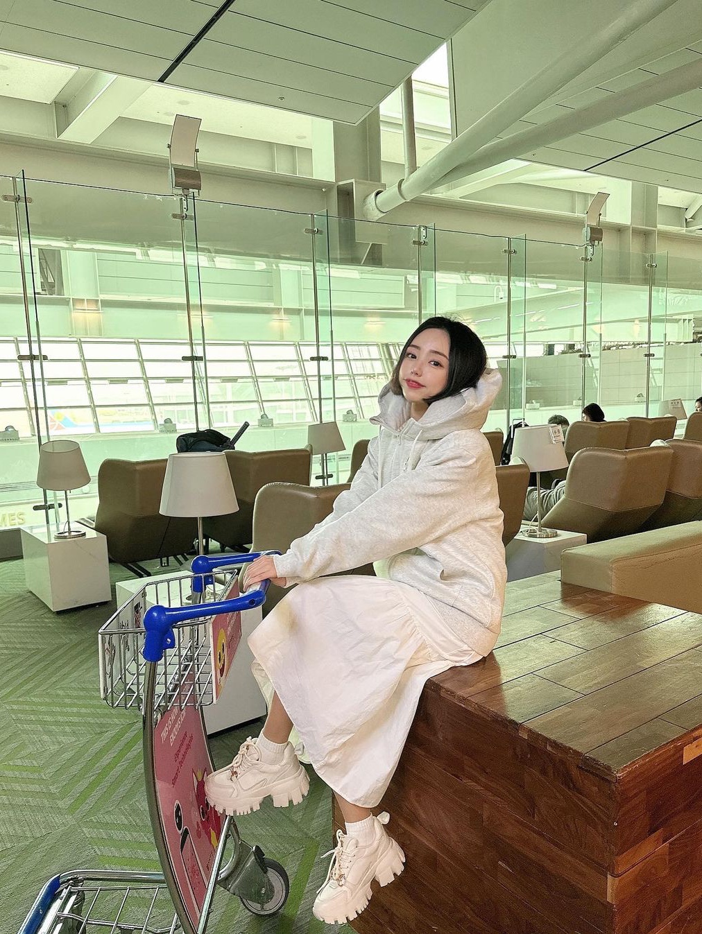 keek Pillowdy Hoody V2 Comfy fit Oatmeal 착용 스타일 - 4