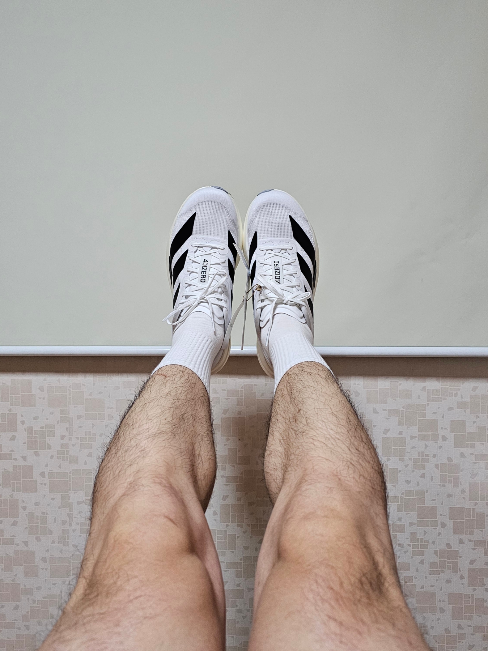Adidas Adizero EVO SL Cloud White Core Black, (W) Adidas Adizero EVO SL Cloud White Core Black 착용 스타일 - 3