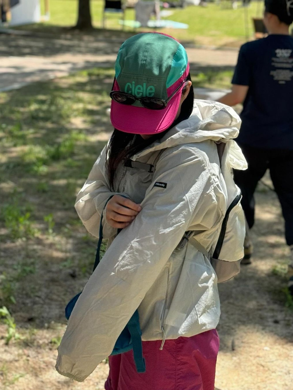 keek Pillowdy UV Light Windbreaker V2 L.Beige 착용 스타일 - 2