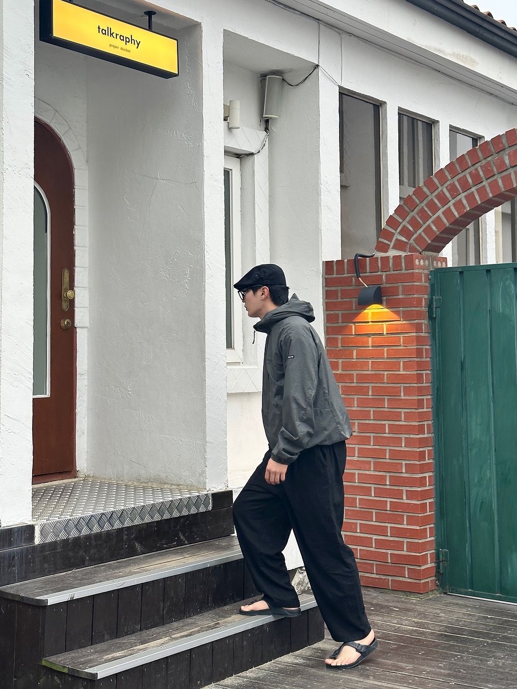 keek Pillowdy UV Light Windbreaker V2 Khaki 착용 스타일 - 3
