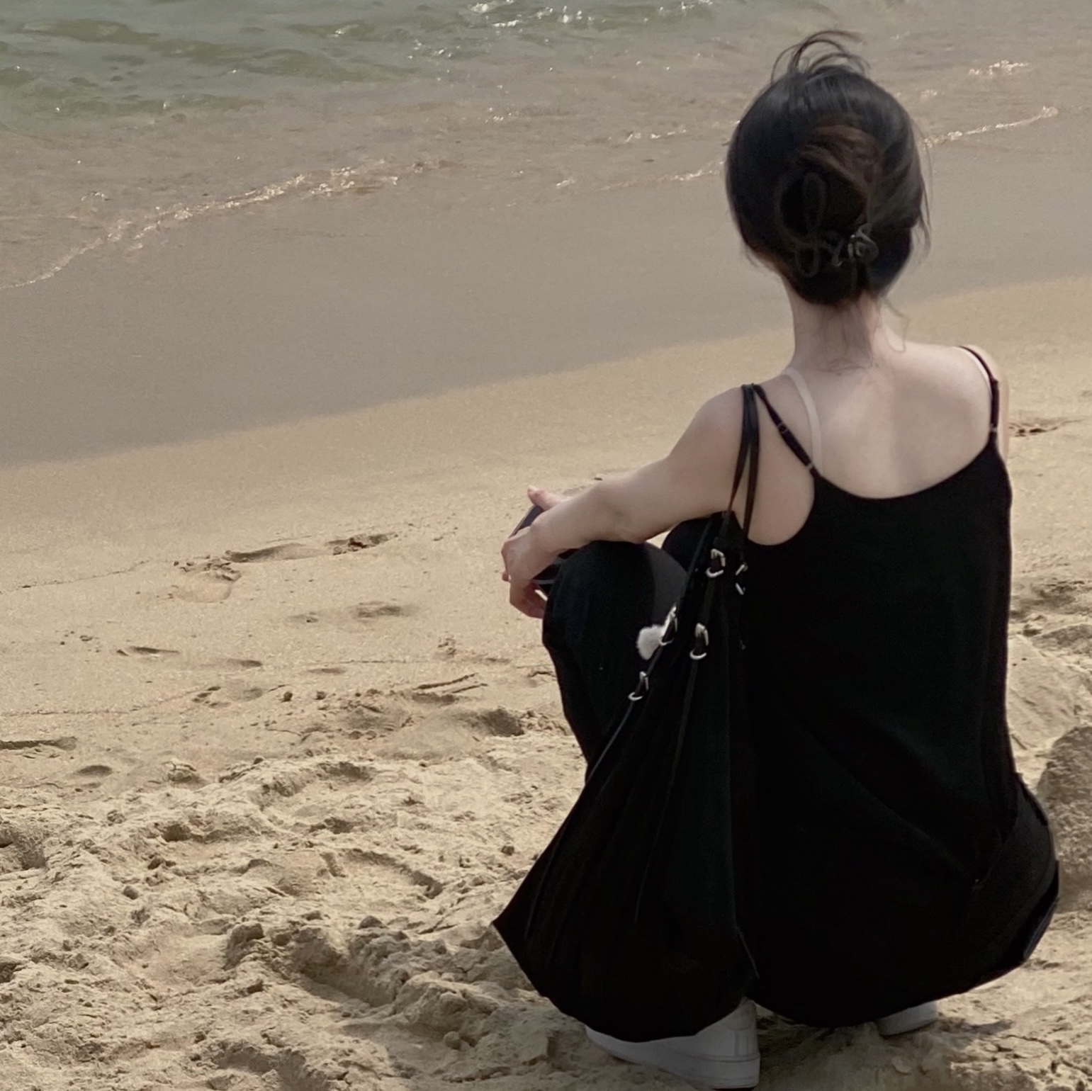 Zara Satin Tote Bag Black 착용 스타일