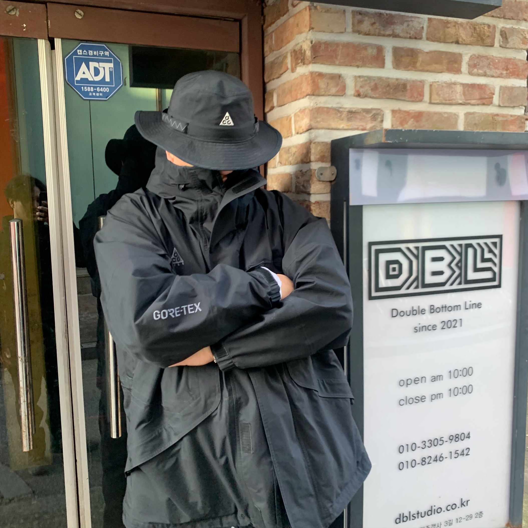 Nike NRG ACG Bucket Black Anthracite, Nike ACG Gore-Tex Misery Ridge Jacket Black - US/EU 착용 스타일