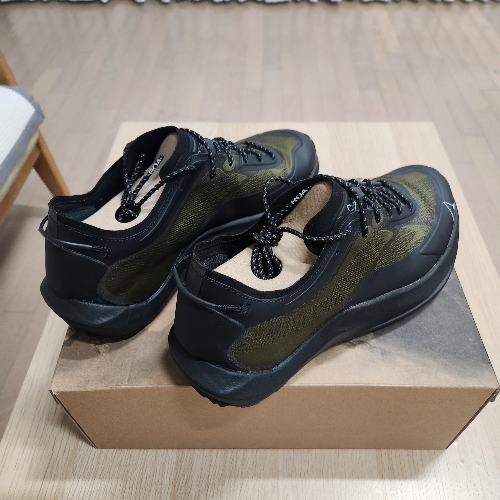 Roa Sella Olive Black 착용 스타일 - 5