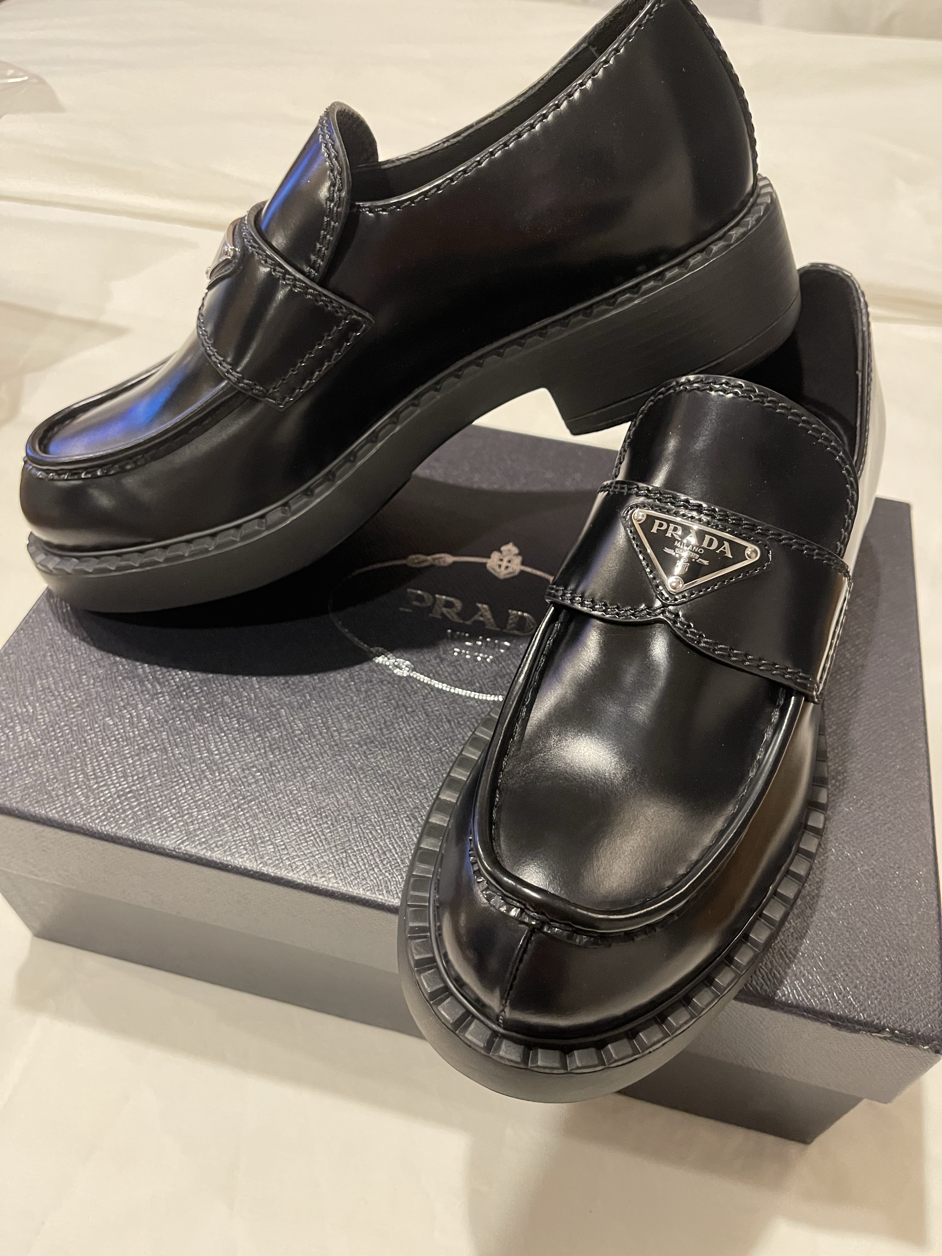 Prada Chocolate Brushed Leather Loafers Black 착용 스타일 - 1