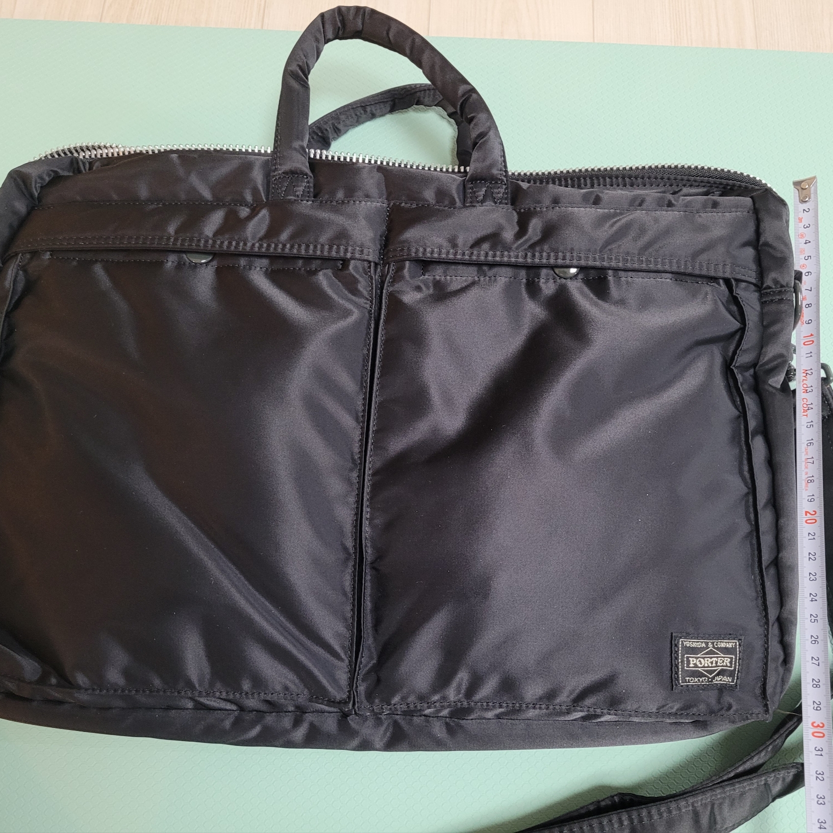 Porter Tanker 2Way Briefcase Black 착용 스타일 - 3
