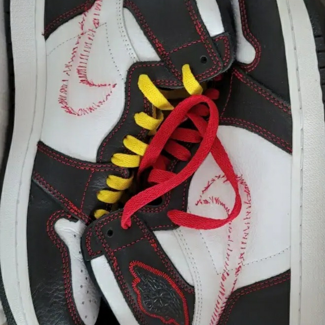 Jordan 1 Retro High Defiant White Black Gym Red 착용 스타일