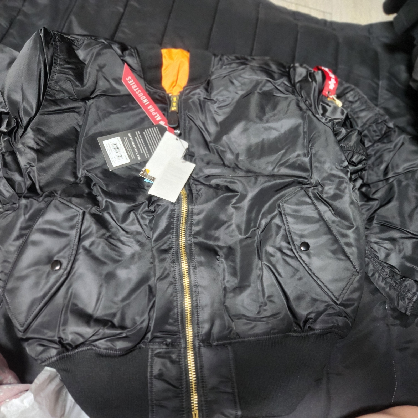 ALPHA INDUSTRIES MA-1 Flight Jacket Black 착용 스타일 - 1