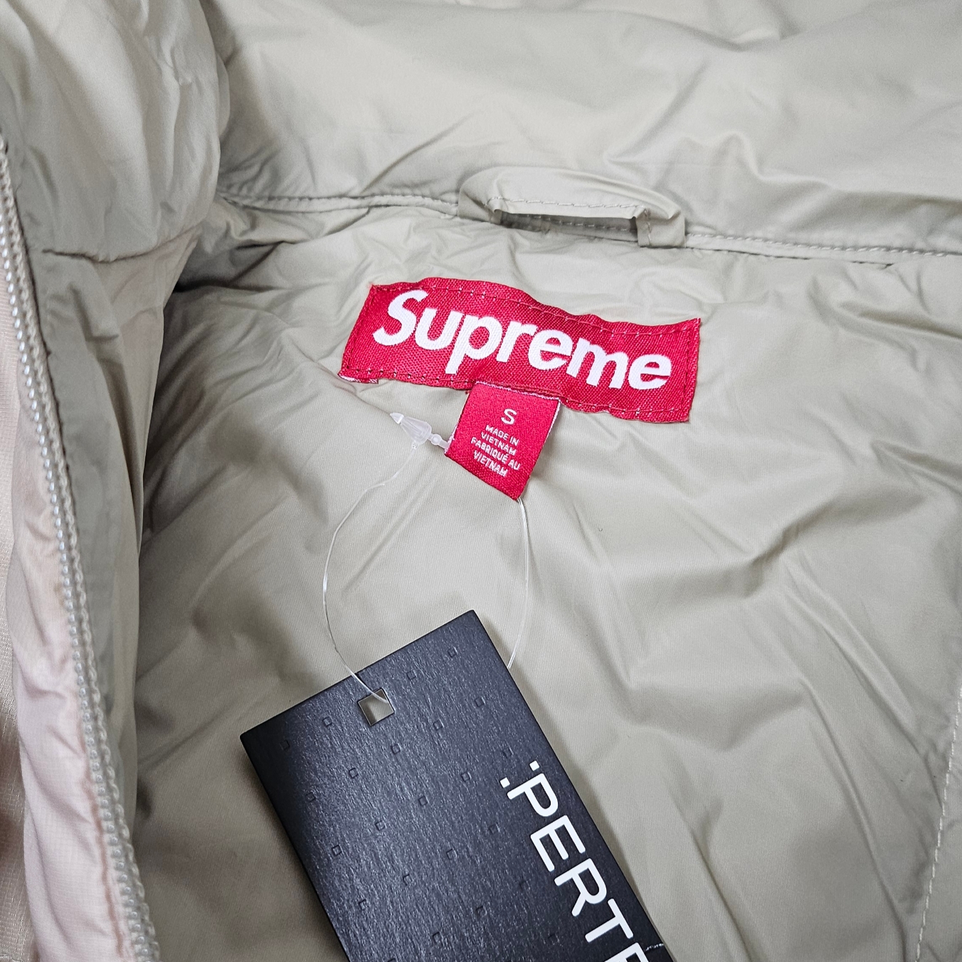 Supreme Micro Down Half Zip Hooded Pullover Desert Camo - 24FW 착용 스타일 - 2