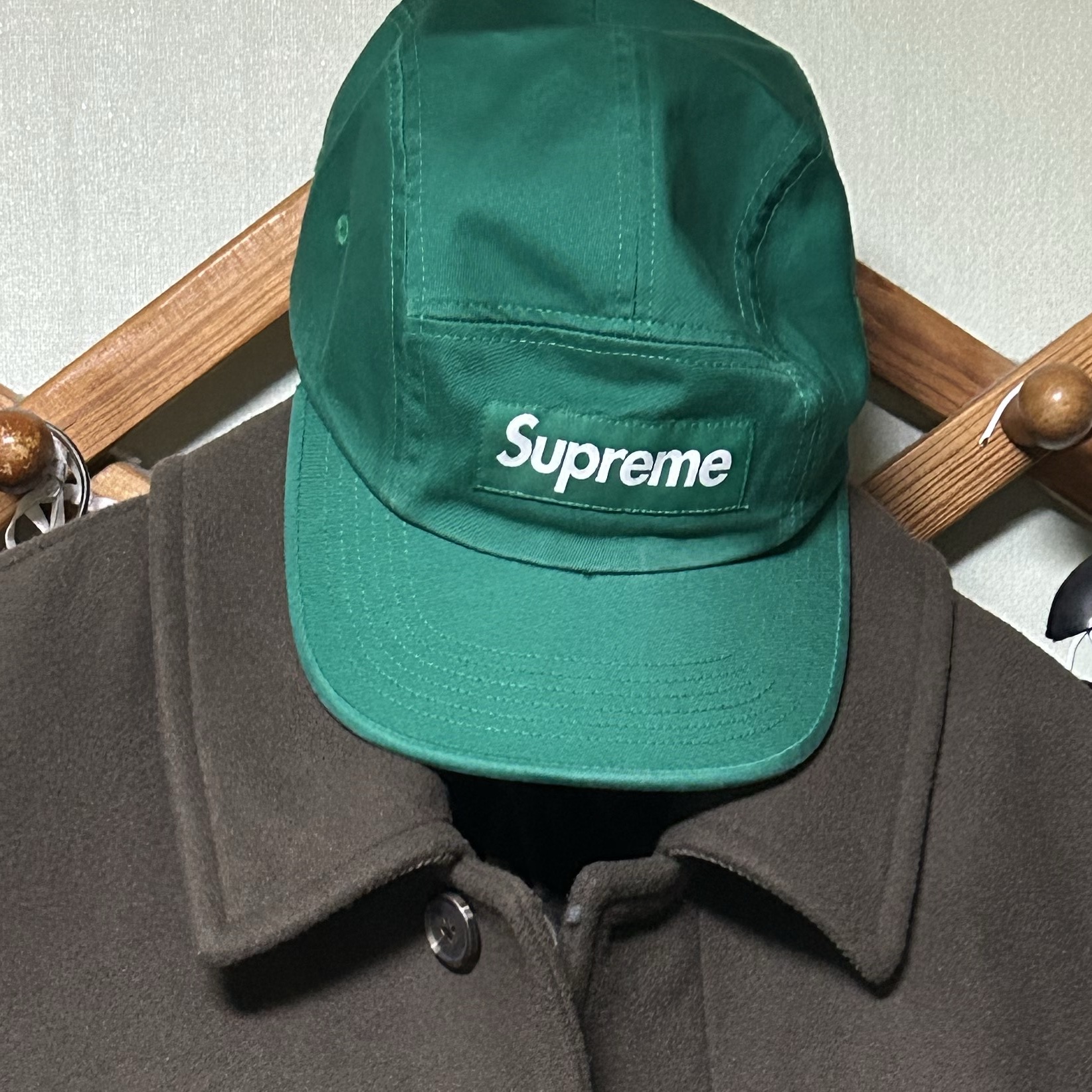 Supreme Washed Chino Twill Camp Cap Green - 24FW 착용 스타일