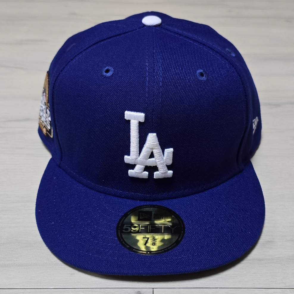 New Era 59Fifty MLB Seoul Series LA Dodgers Dark Royal 착용 스타일 - 1