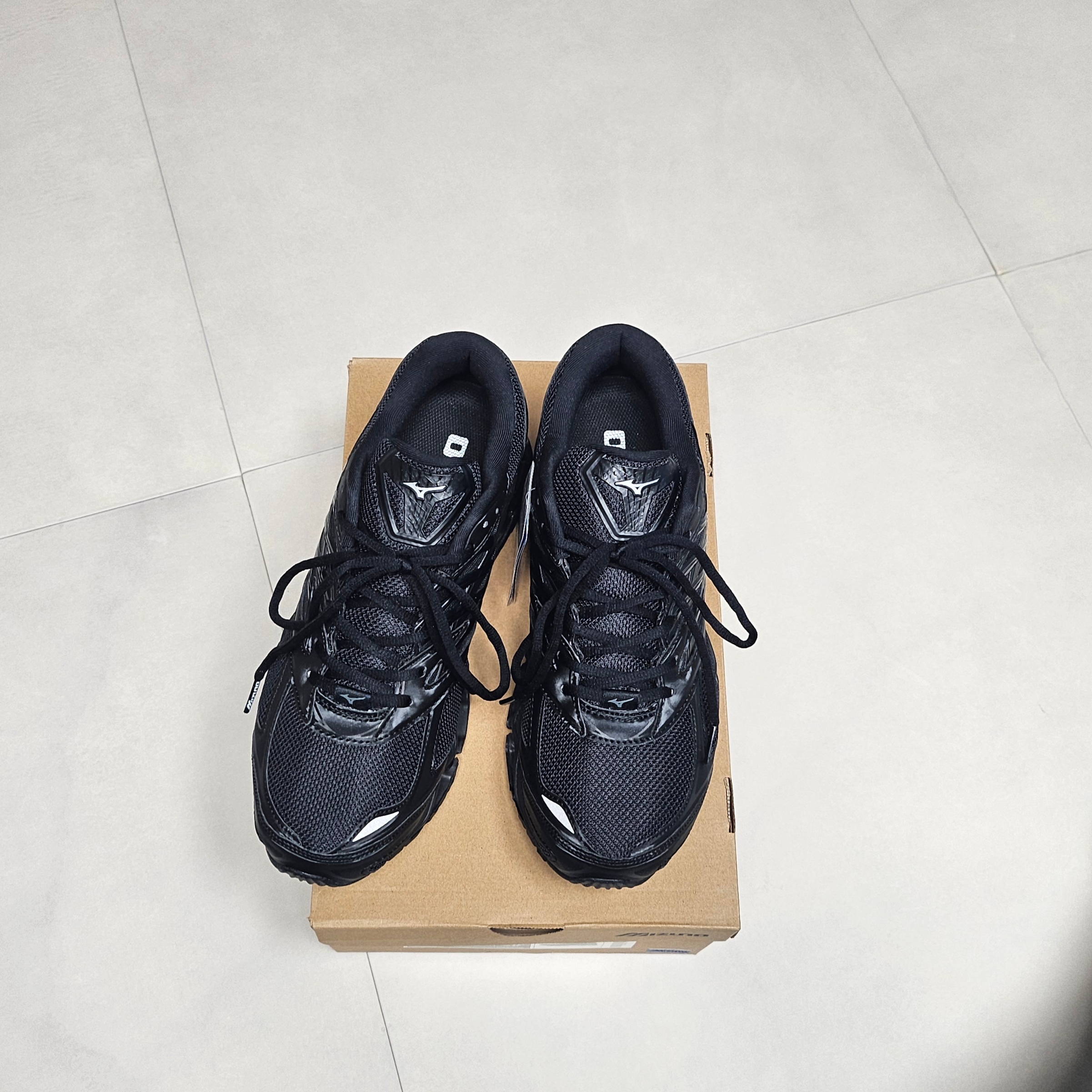 Mizuno Wave Prophecy LS Black 착용 스타일 - 4