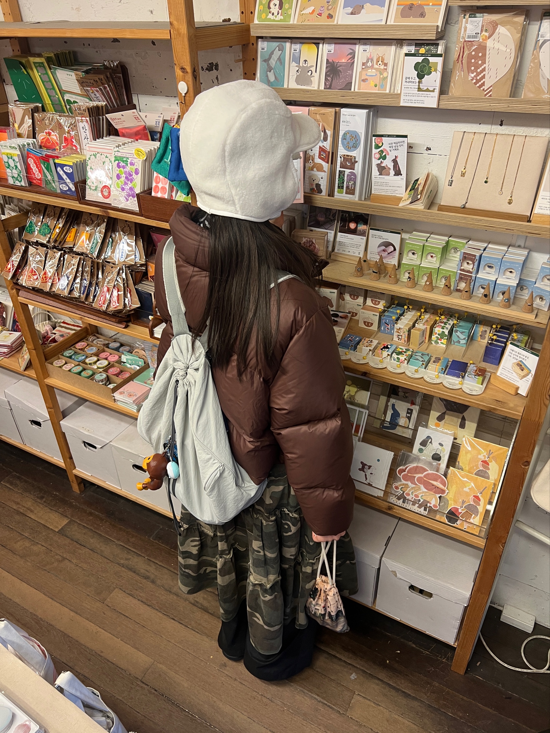 The North Face Puffy Fleece Earmuff Cap Cream, BAPE Baby Milo Plush Doll Keychain Brown 착용 스타일