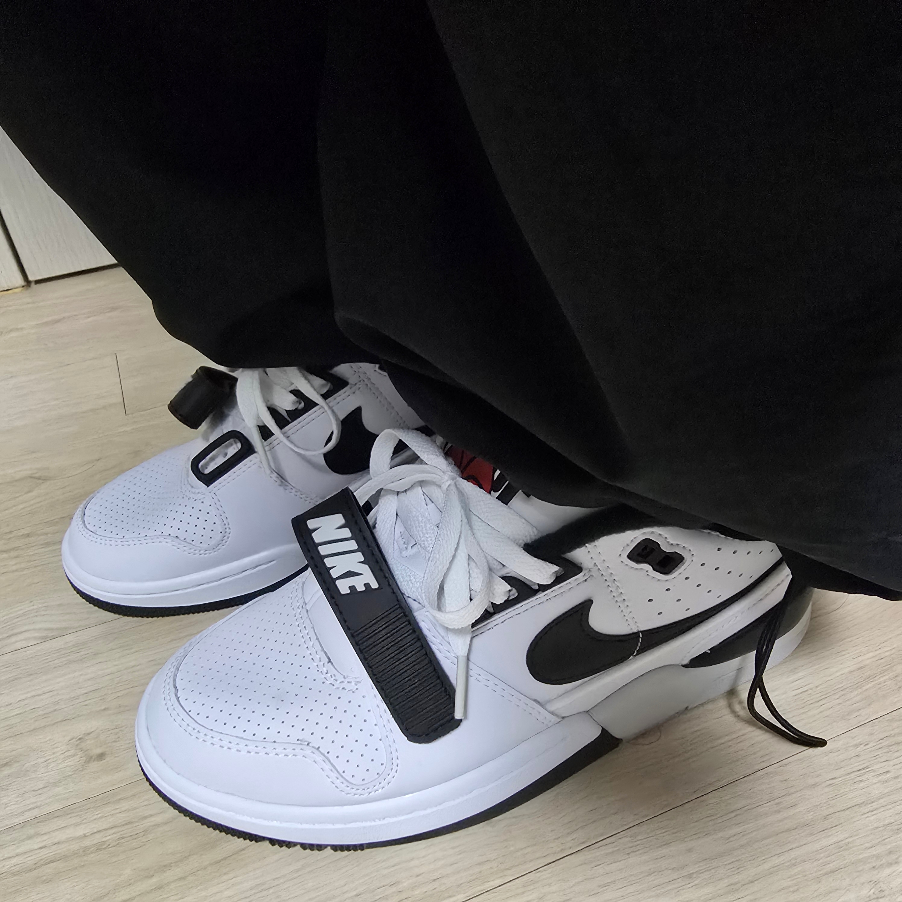 Nike x Billie Eilish Air Alpha Force 88 Black and White 착용 스타일 - 1