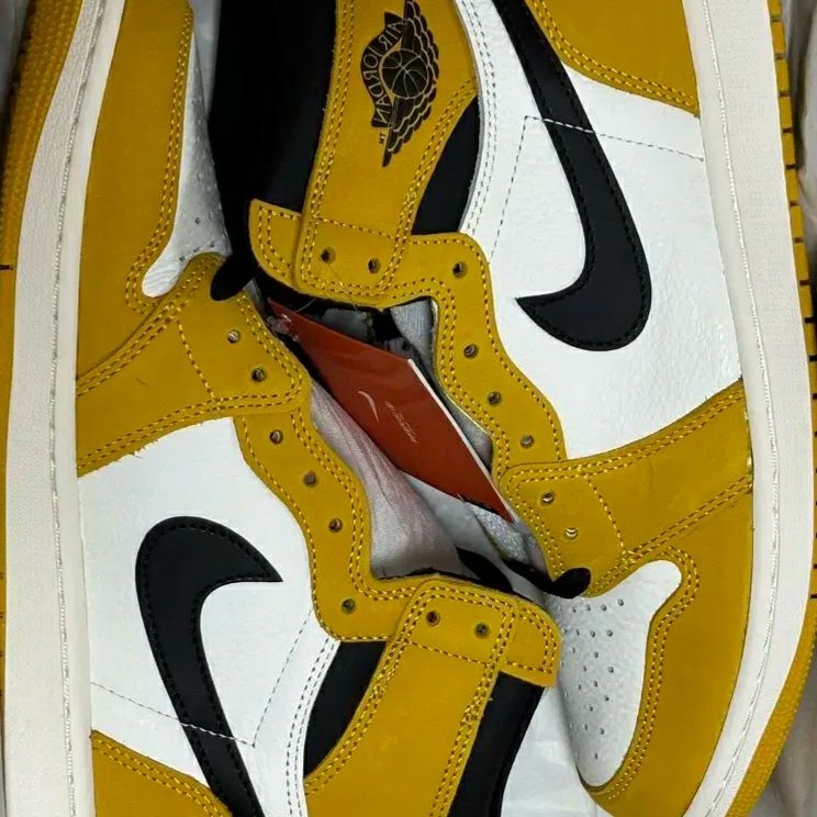Jordan 1 Retro High OG Yellow Ochre 착용 스타일