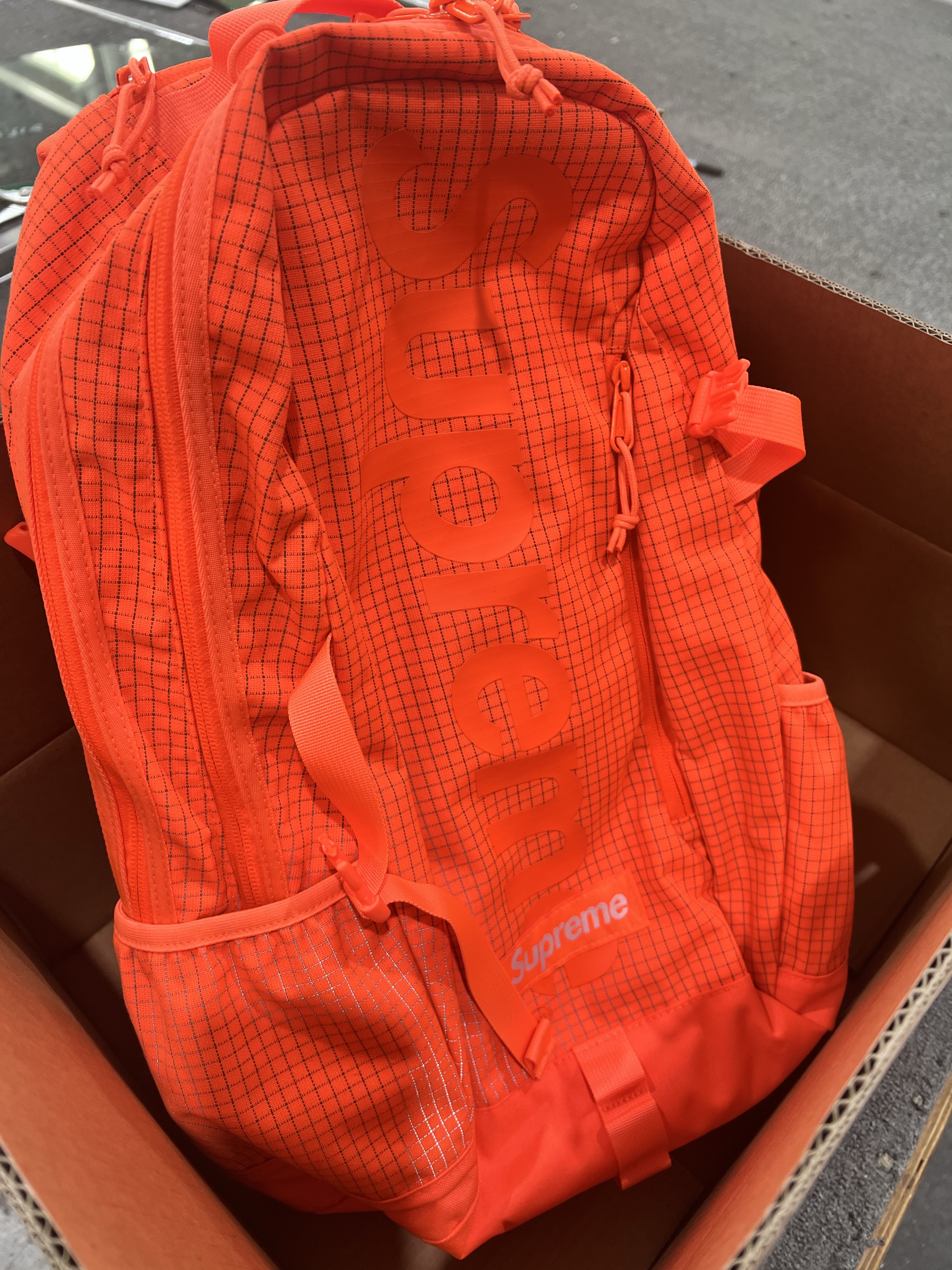 Supreme Backpack Orange - 24SS 착용 스타일