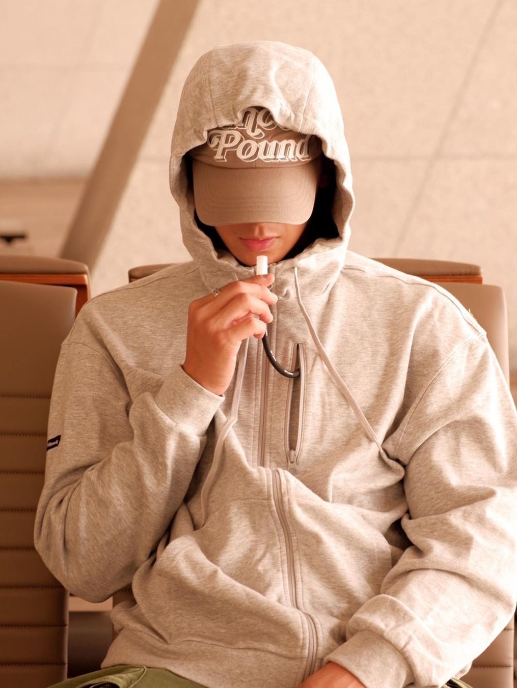 keek Pillowdy Hoody V2 Comfy fit M.gray 착용 스타일 - 2