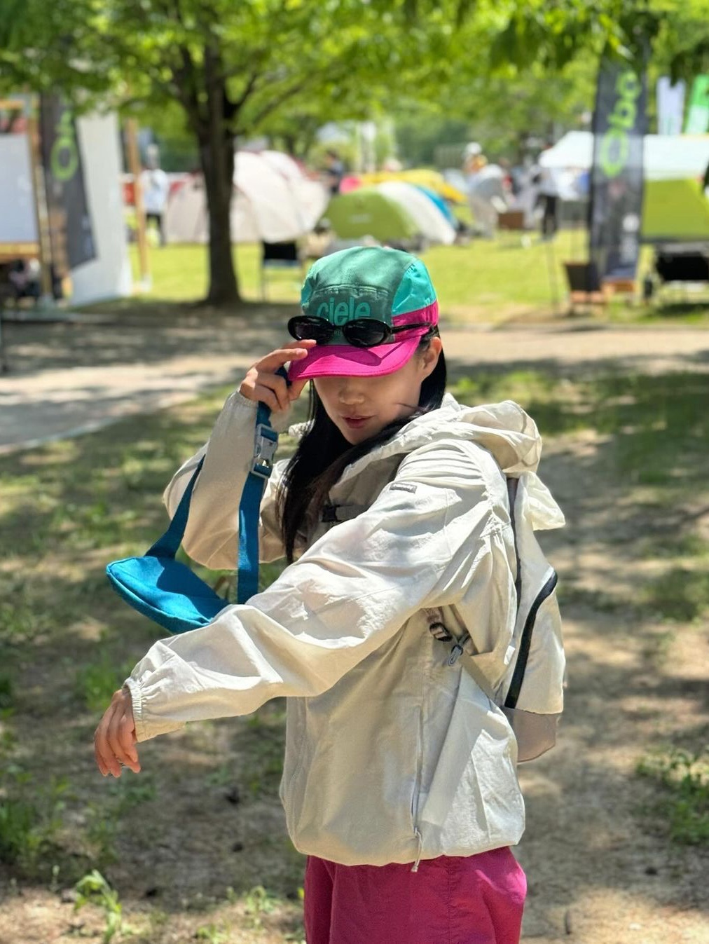 keek Pillowdy UV Light Windbreaker V2 L.Beige 착용 스타일 - 1
