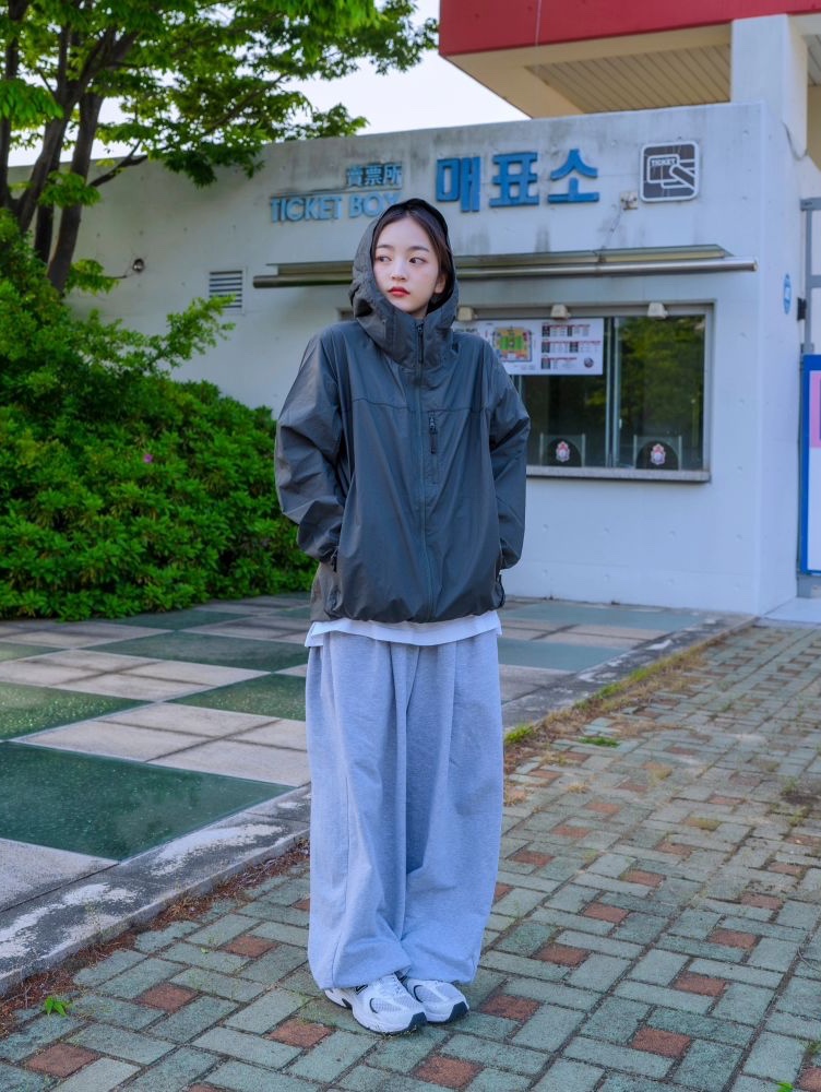 keek Pillowdy UV Light Windbreaker V2 Khaki 착용 스타일 - 1