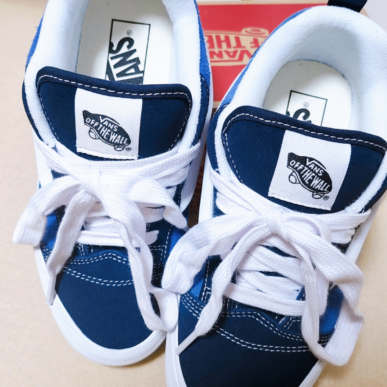 Vans Knu-Skool Navy True White 착용 스타일 - 1