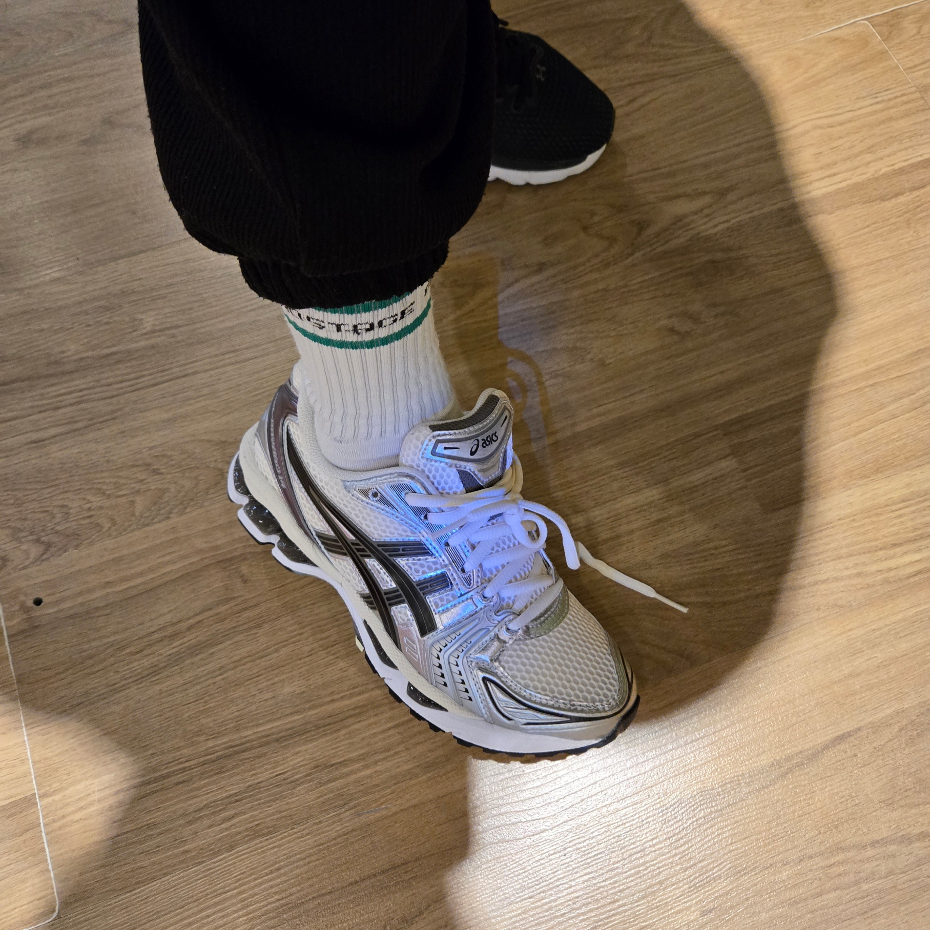 Asics Gel-Kayano 14 Cream Black 착용 스타일
