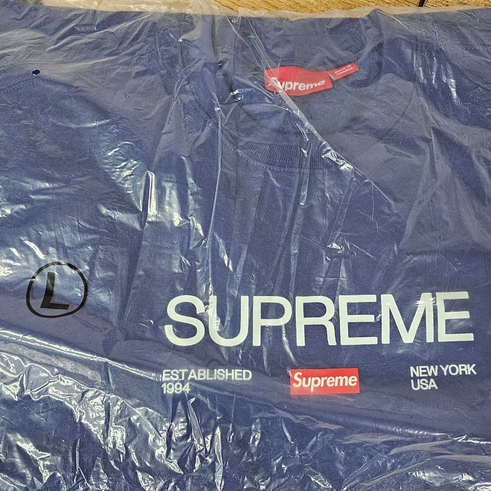 Supreme Established Crewneck Washed Navy - 24SS 착용 스타일