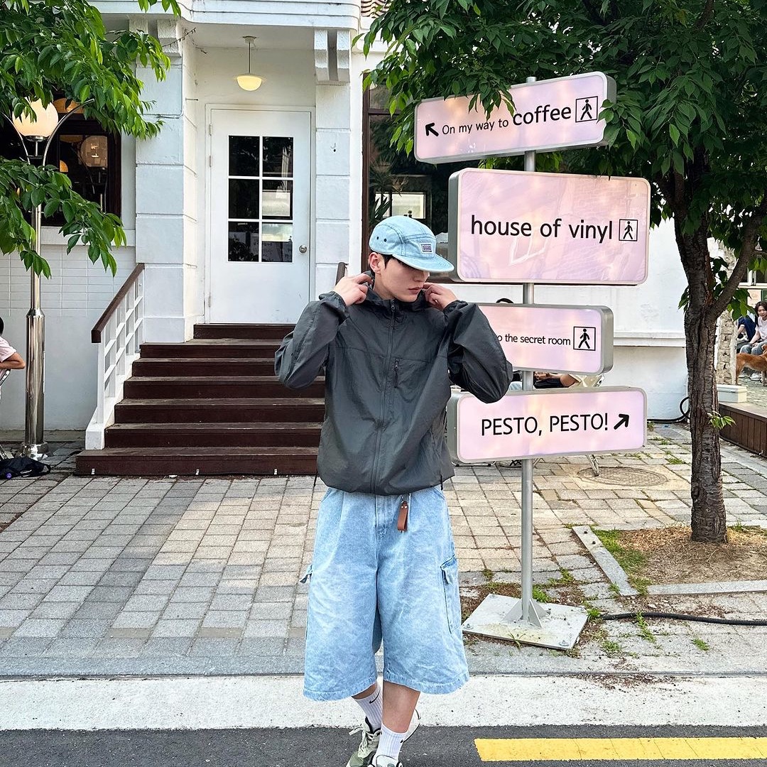 keek Pillowdy UV Light Windbreaker V2 Khaki 착용 스타일 - 3