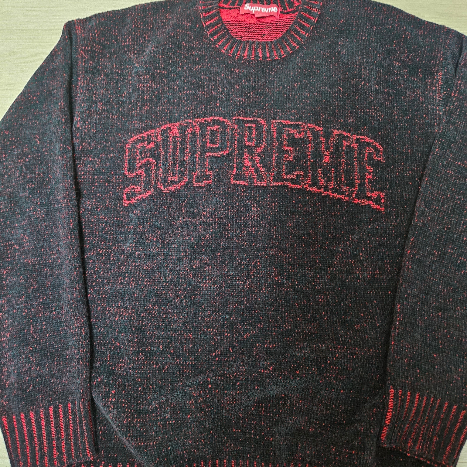 Supreme Contrast Arc Sweater Black - 24SS 착용 스타일
