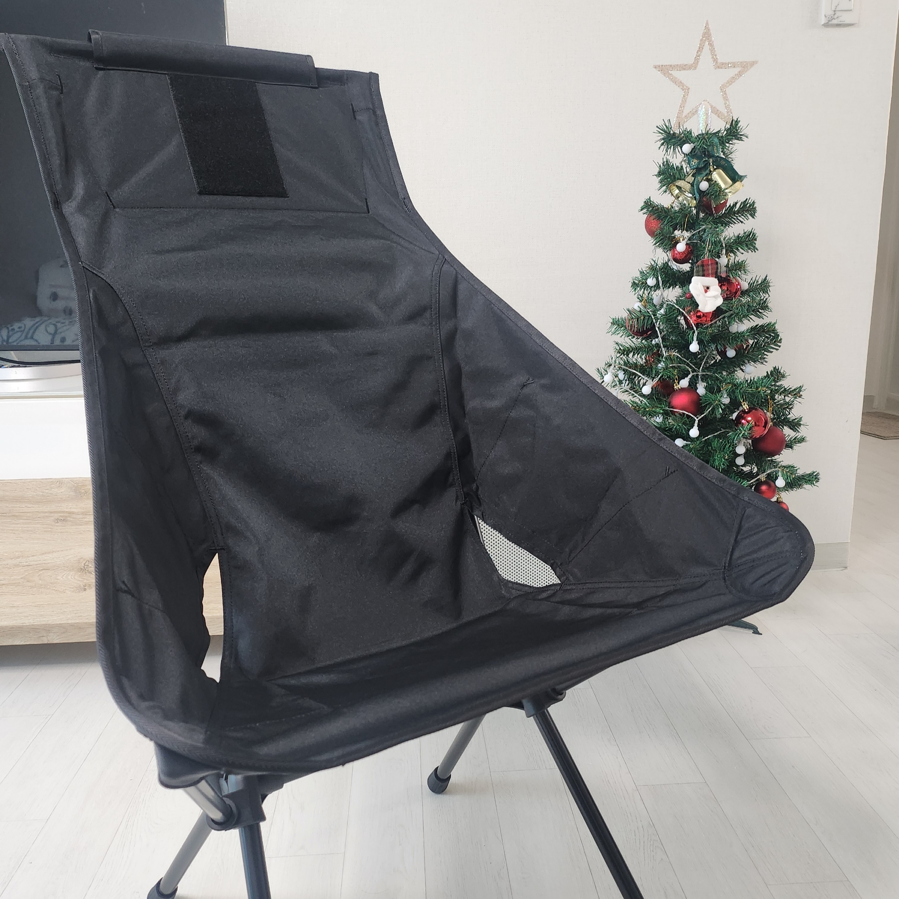 Helinox Tactical Sunset Chair Black 착용 스타일