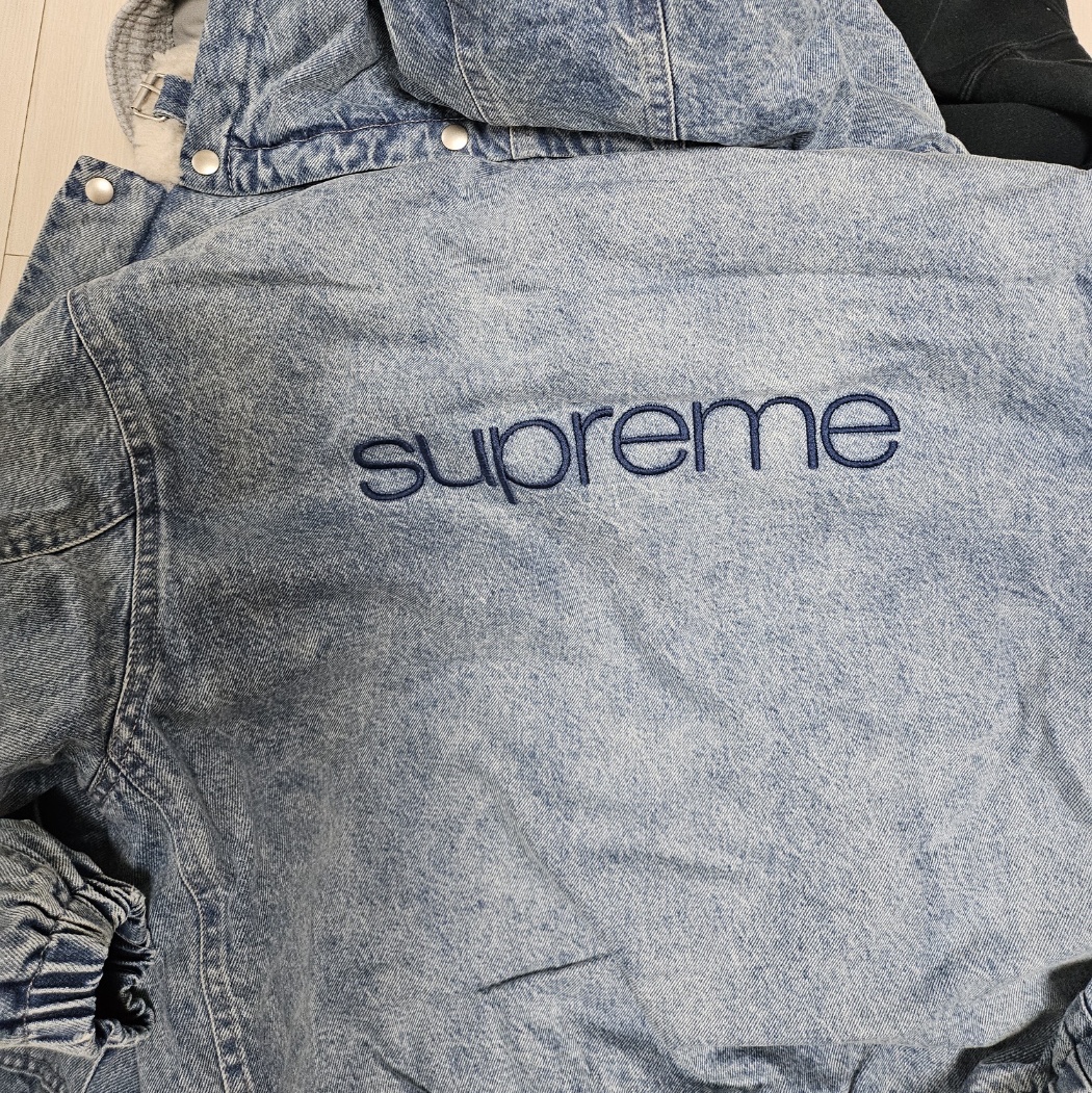Supreme Faux Shearling Lined Bomber Jacket Denim - 24FW 착용 스타일