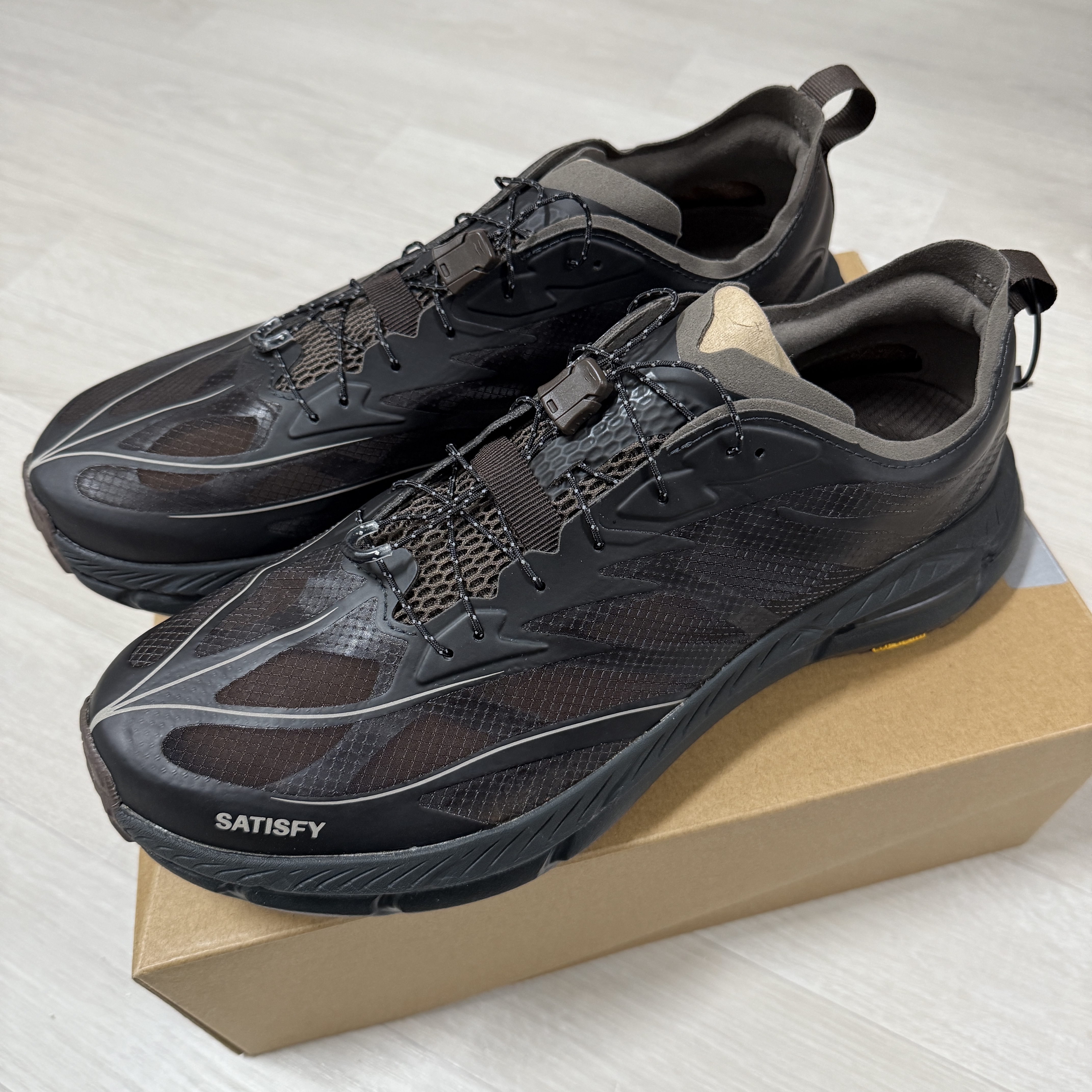 Hoka x Satisfy Mafate Speed 4 Lite Coffee 착용 스타일 - 1