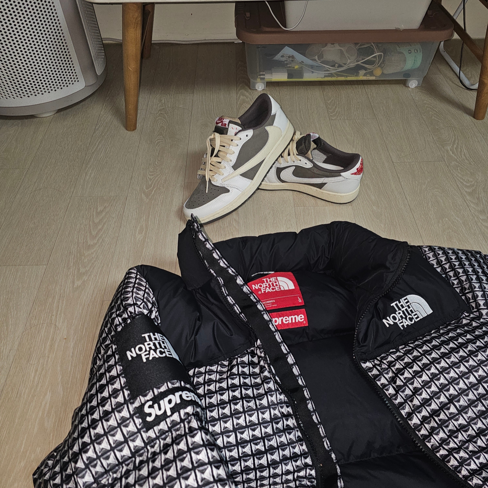 Supreme x The North Face Studded Nuptse Jacket Black - 21SS 착용 스타일 - 1
