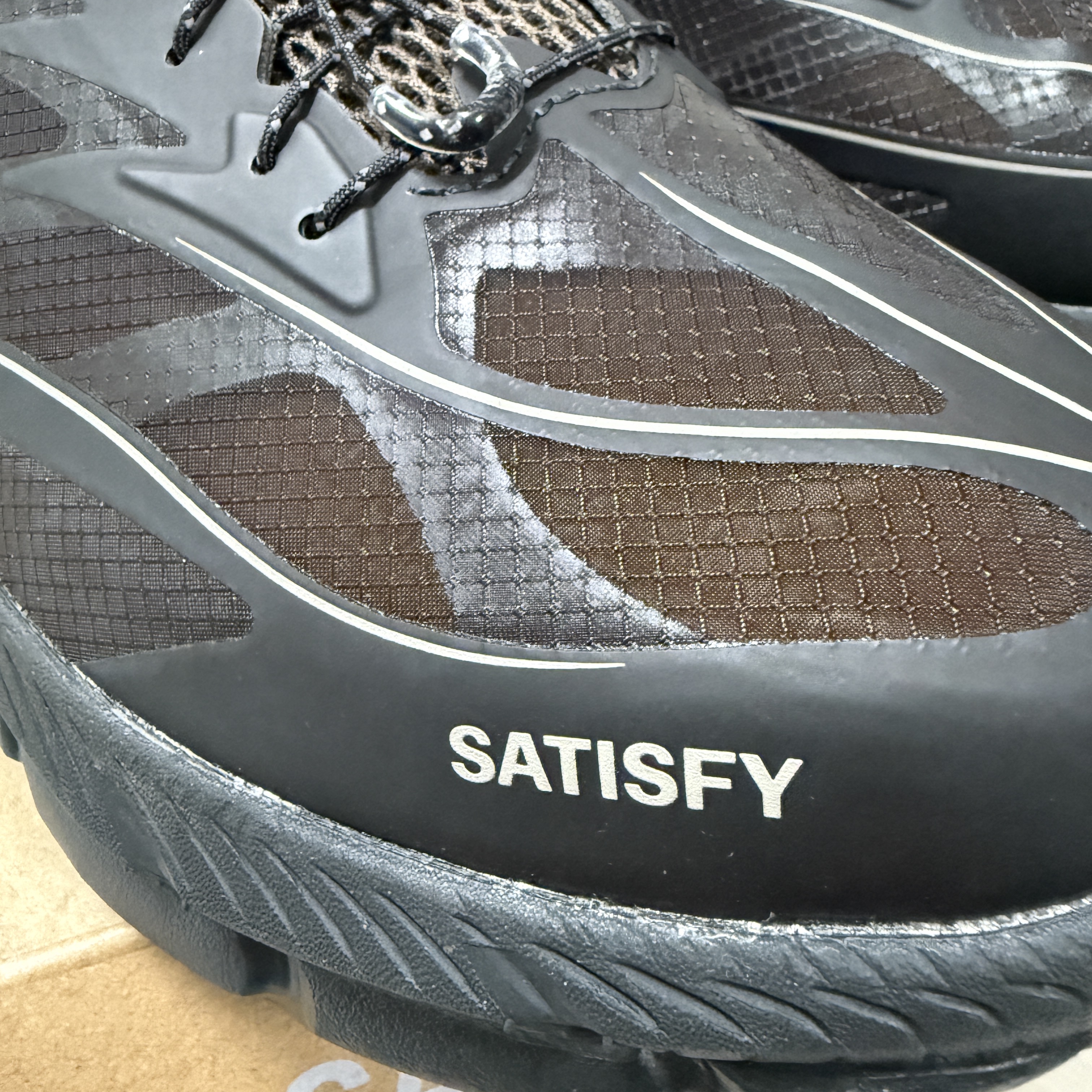Hoka x Satisfy Mafate Speed 4 Lite Coffee 착용 스타일 - 5