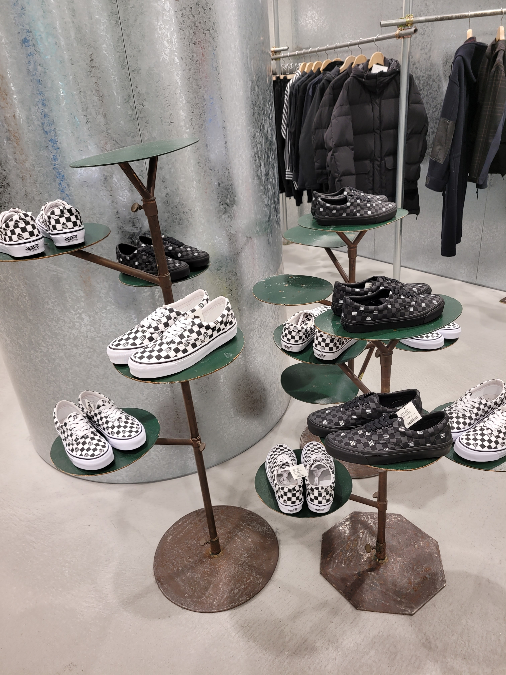 Adidas Stan Smith Decon Cloud White Green, Vans Vault x Comme des Garcons Girl OG Era LX Gingham Check Pink 착용 스타일 - 2