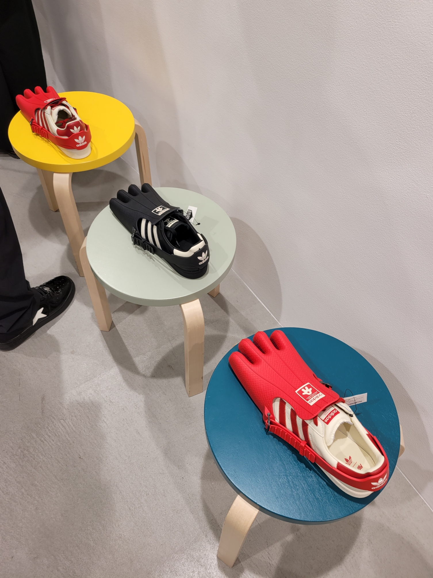 Adidas Stan Smith Decon Cloud White Green, Vans Vault x Comme des Garcons Girl OG Era LX Gingham Check Pink 착용 스타일 - 4