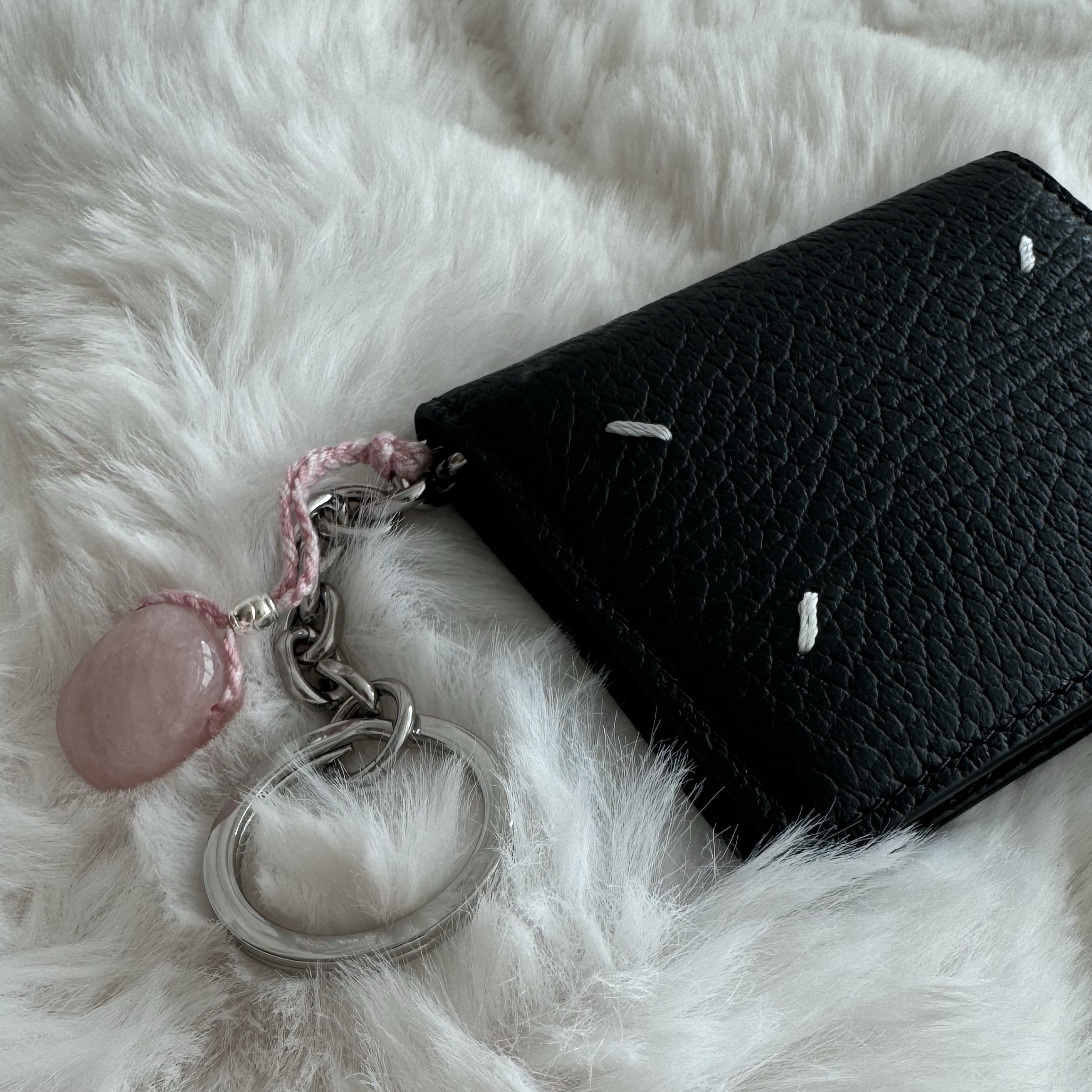 Maison Margiela Keyring Wallet Black 착용 스타일