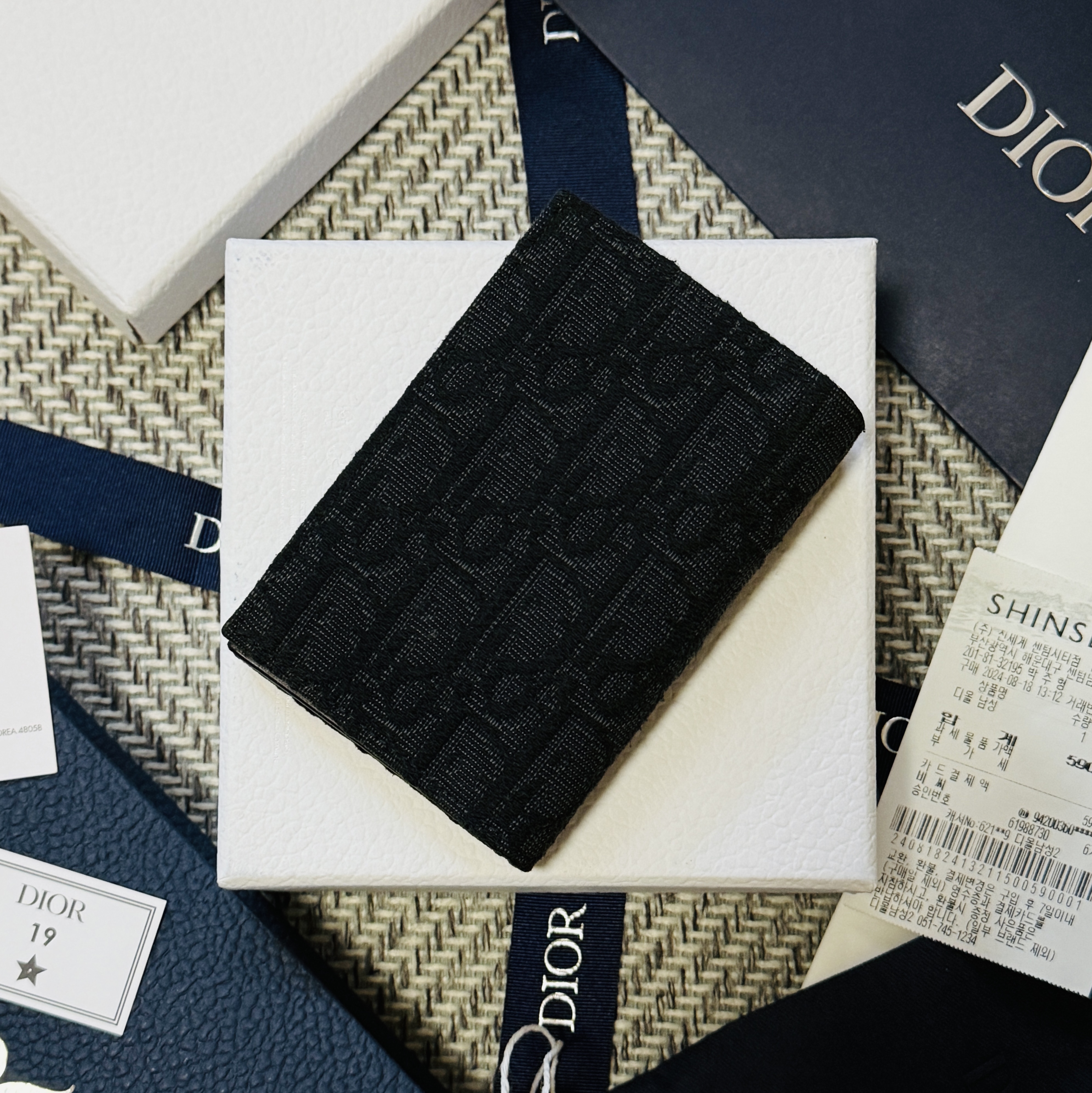 Dior Bi-Fold Card Holder Black Dior Oblique Jacquard 착용 스타일 - 2