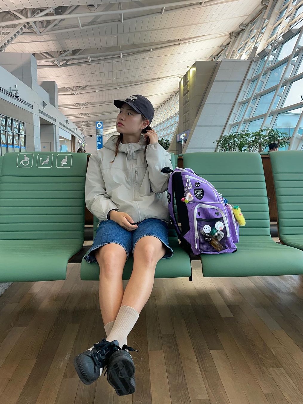 keek Pillowdy UV Light Windbreaker V2 L.Beige 착용 스타일 - 1