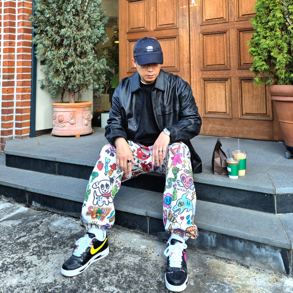 Nike x Peaceminusone Air Force 1 Low Para-Noise 3.0 Black and Multicolor, Casio G-Shock GM-2100-1A 착용 스타일 - 3