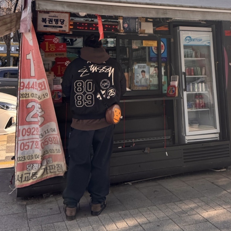Nike x Stussy Reversible Jacket Black (FJ9153-010), Jordan x Travis Scott Jumpman Jack TR Black and Dark Mocha 착용 스타일 - 6