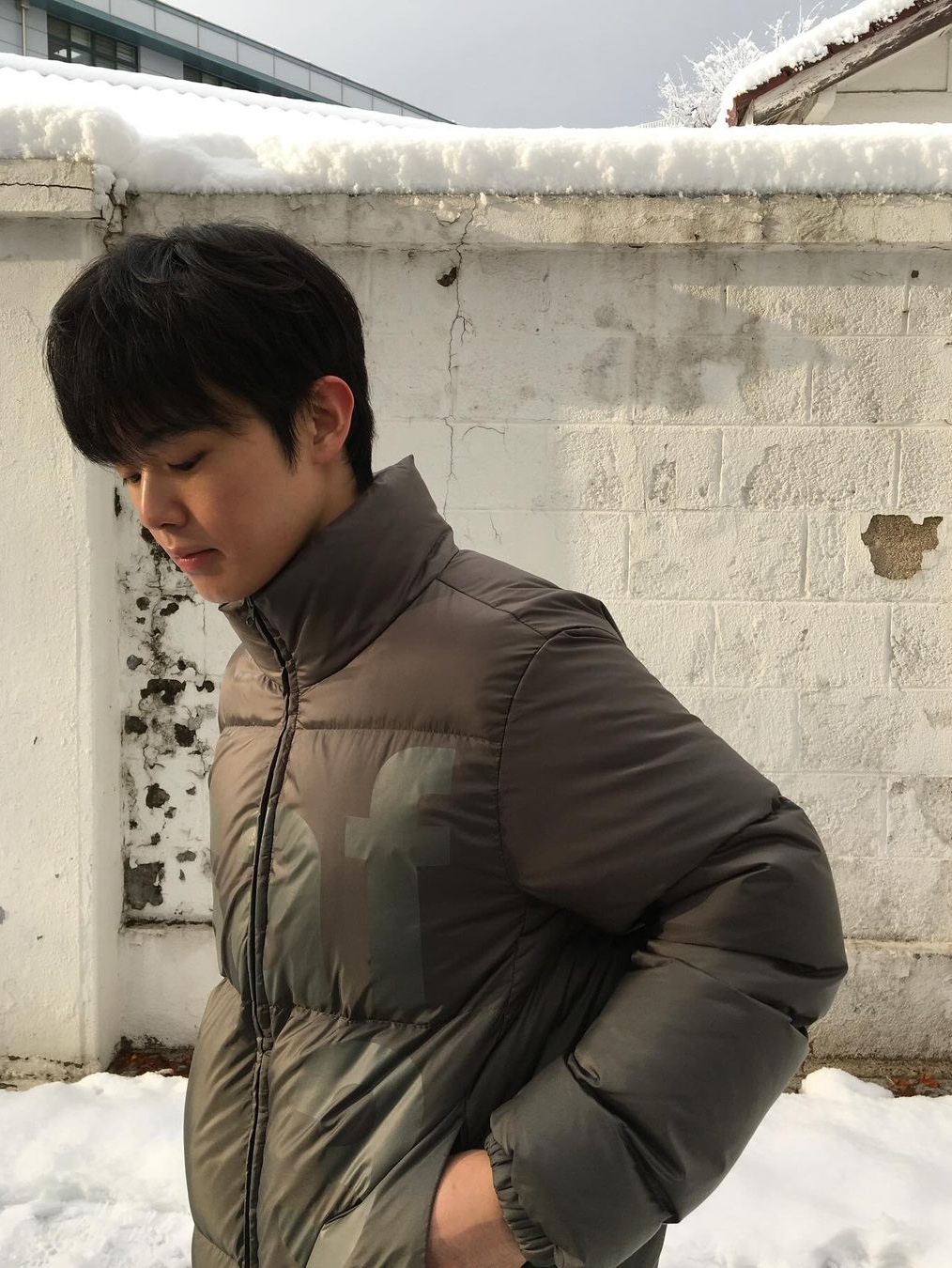 [KREAM 단독] Safarispot Basic Safari Down Jacket Black, [KREAM 단독] Safarispot Basic Safari Down Jacket White 착용 스타일