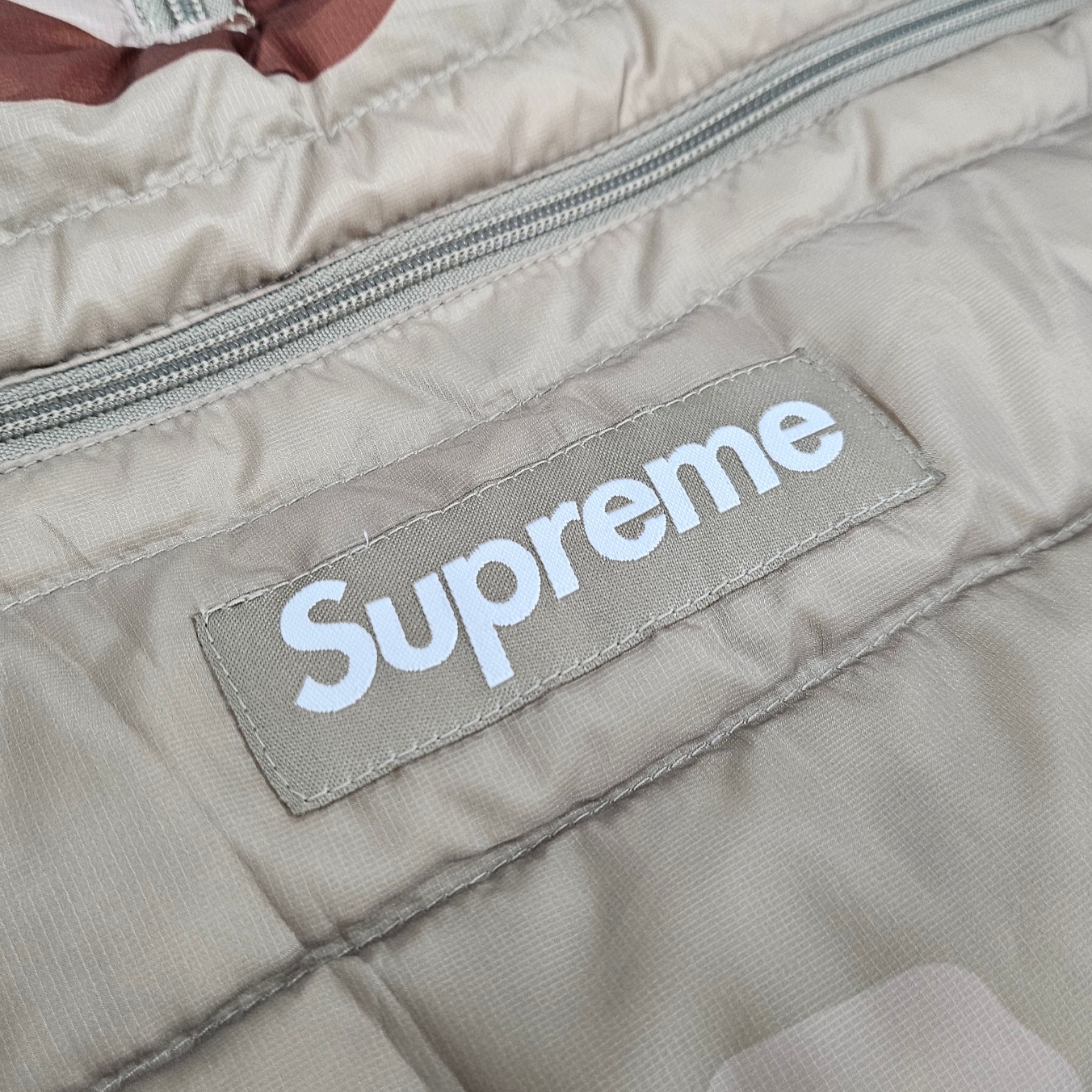 Supreme Micro Down Half Zip Hooded Pullover Desert Camo - 24FW 착용 스타일 - 3