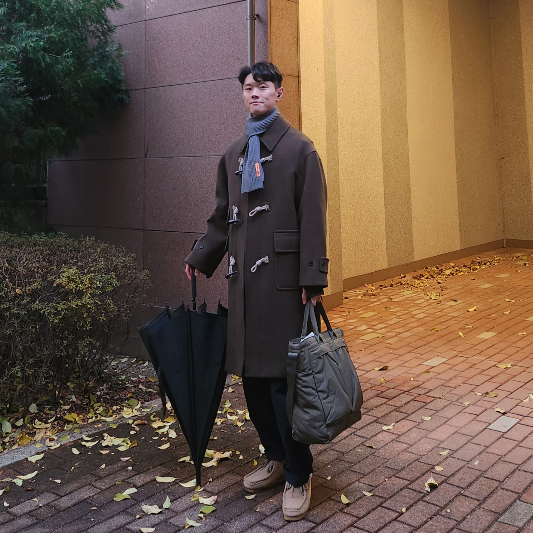 Andersen Andersen Short Scarf Grey, Uniqlo 2-Way Utility Bag Olive 착용 스타일